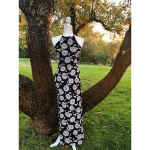 🌊Forever 21 Black& White Floral Maxi Dress